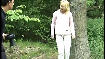Německá Teenka Je Vyzvednuta A Dostane Obličej Na Veřejnosti