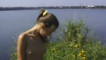 חברה אמצעי נהנית מסקס בחוץ עם גימור פנים