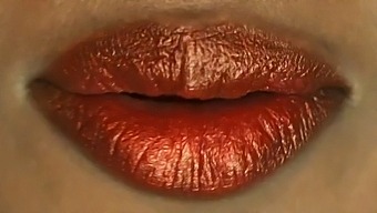 Teen A Milf Si Užívají Vášnivou Jízdu Na Koni