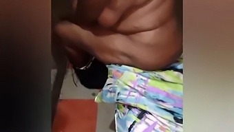 Intimní Setkání S Starší Ebenovou Milfkou S Velkým Zadečkem